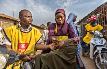 Health workers and volunteers participate in a door-to-door polio immunization campaign in Kaduna, Nigeria. 13 April 2019. Rotary International is working closely with the government of Nigeria and its GPEI partners to intensify polio-eradication efforts there by addressing cultural barriers, fostering community education, and increasing surveillance in a mobile population.